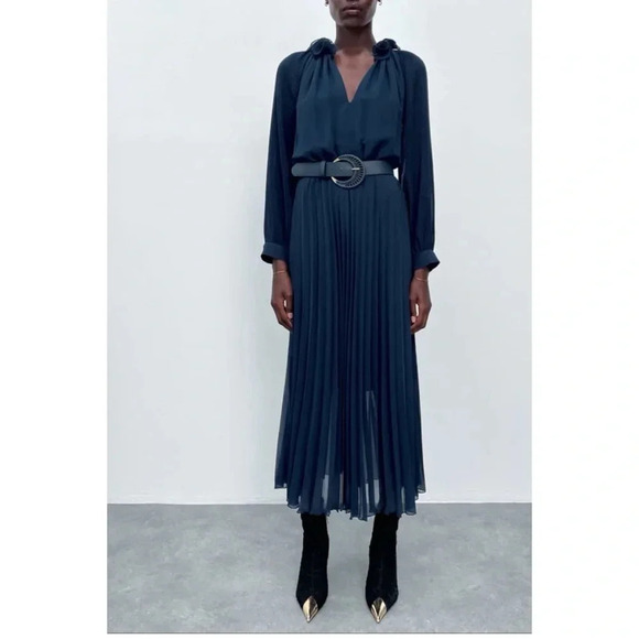 Zara PLEATED DRESS without belt - Picture 1 of 8
